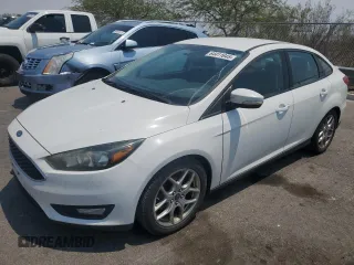 2015 Ford Focus SE z VIN 1FADP3F23FL319168, wystawiony jako Copart lot #64411645 z przebiegiem 213 852 mil mil oraz Czysty tytuł • Clean title. Historia ofert i sprzedaży dostępna na DreamBid. Obrazek 1.