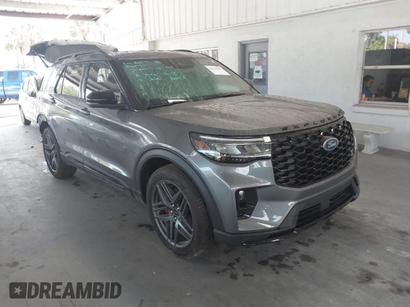 2025 Ford Explorer ST z VIN 1FMWK8GC1SGB17160, wystawiony jako IAAI lot #42226941 z przebiegiem 7 462 mil mil oraz . Historia ofert i sprzedaży dostępna na DreamBid. Obrazek 1.