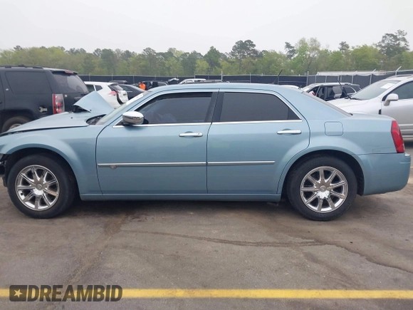 2008 Chrysler 300 C Hemi z VIN 2C3KA63HX8H335594, wystawiony jako IAAI lot #41907869 z przebiegiem Nie podano mil oraz . Historia ofert i sprzedaży dostępna na DreamBid. Obrazek 15.