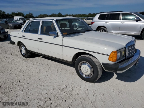 1981 Mercedes-Benz 300 Series 300D with VIN WDBAB30A6BB243942, listed as a Copart auction lot 82845224 with 103,393 mi miles and Salvage Title. Bid and sale history available at carsss.com. Image 4.