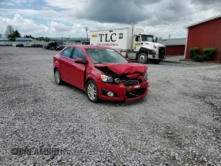 2012 Chevrolet Sonic LT z VIN 1G1JC5SH3C4140111, wystawiony jako Copart lot #57206595 z przebiegiem 126 223 mil mil oraz Szkoda całkowita • Salvage title. Historia ofert i sprzedaży dostępna na DreamBid. Obrazek 14.