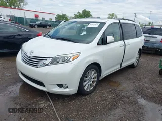 2015 Toyota Sienna XLE with VIN 5TDYK3DC3FS529256, listed as a IAAI auction lot 42172570 with 163,725 mi miles and . Bid and sale history available at carsss.com. Image 2.