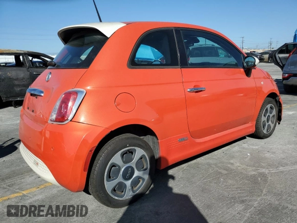 2014 FIAT 500e с VIN 3C3CFFGE1ET266948, выставлен на аукционе Copart как лот 57137835 с пробегом 86 013 миль миль и Чистый • Clean title. История ставок и продаж доступна на DreamBid. Изображение 3.