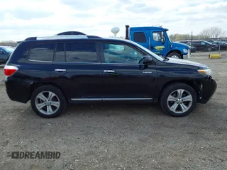 2013 Toyota Highlander Limited z VIN 5TDDK3EH1DS258901, wystawiony jako IAAI lot #42026696 z przebiegiem 110 465 mil mil oraz . Historia ofert i sprzedaży dostępna na DreamBid. Obrazek 13.