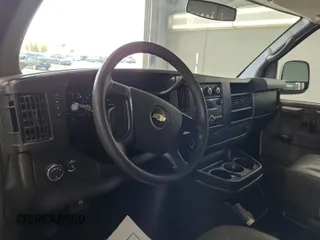 2012 Chevrolet Express Cargo z VIN 1GCSGAFX9C1137368, wystawiony jako IAAI lot #42619588 z przebiegiem 226 230 mil mil oraz . Historia ofert i sprzedaży dostępna na DreamBid. Obrazek 51.
