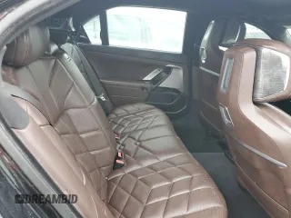 2024 BMW 7 Series 760i xDrive z VIN WBA33EJ02RCR69064, wystawiony jako Copart lot #74063964 z przebiegiem 2 938 mil mil oraz Nie do naprawy • Non repairable. Historia ofert i sprzedaży dostępna na DreamBid. Obrazek 10.
