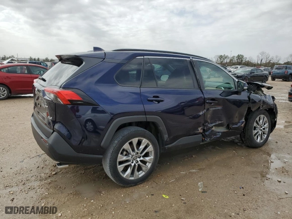 2022 Toyota RAV4 XLE Premium with VIN 2T3C1RFV5NW217919, listed as a Copart auction lot 47832115 with 21,533 mi miles and Salvage Title. Bid and sale history available at carsss.com. Image 3.