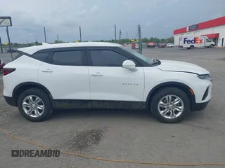 2022 Chevrolet Blazer LT z VIN 3GNKBCR48NS208791, wystawiony jako IAAI lot #41920482 z przebiegiem 45 320 mil mil oraz . Historia ofert i sprzedaży dostępna na DreamBid. Obrazek 13.