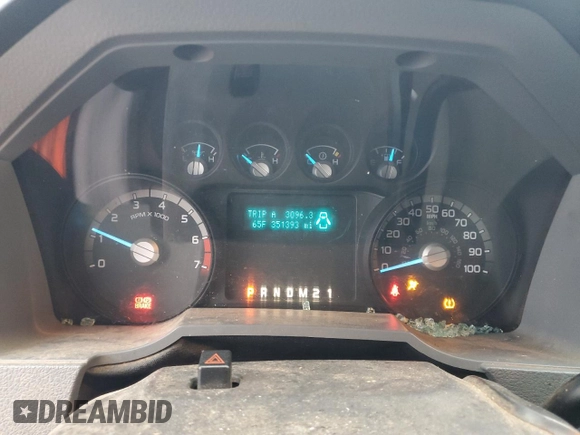 2011 Ford F-250 XL z VIN 1FT7X2A69BEB26338, wystawiony jako Copart lot #72724884 z przebiegiem 351 393 mil mil oraz Szkoda całkowita • Salvage title. Historia ofert i sprzedaży dostępna na DreamBid. Obrazek 9.