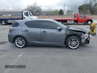 2013 Lexus CT 200h z VIN JTHKD5BH5D2172224, wystawiony jako IAAI lot #41910672 z przebiegiem 160 411 mil mil oraz . Historia ofert i sprzedaży dostępna na DreamBid. Obrazek 13.