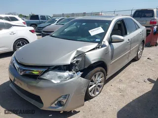 2013 Toyota Camry Hybrid LE with VIN 4T1BD1FK3DU092856, listed as a IAAI auction lot 42010493 with 27,497 mi miles. Bid and sale history available at carsss.com. Image 2.
