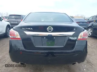 2015 Nissan Altima 2.5 SV with VIN 1N4AL3AP1FC582082, listed as a IAAI auction lot 42006657 with 132,343 mi miles. Bid and sale history available at carsss.com. Image 16.