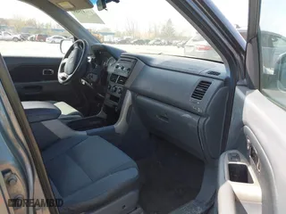 2008 Honda Pilot VP with VIN 5FNYF18288B042958, listed as a IAAI auction lot 42037589 with 246,922 mi miles. Bid and sale history available at carsss.com. Image 5.