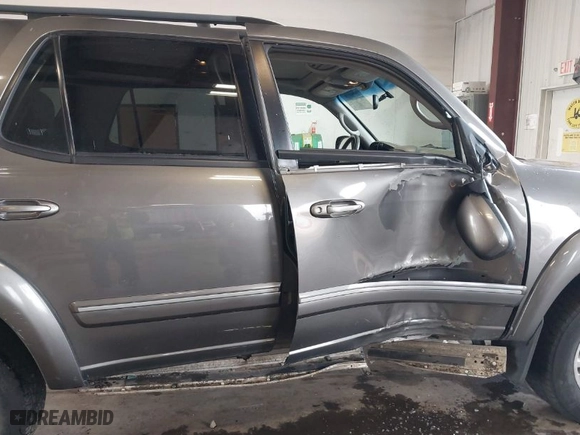 2005 Toyota Sequoia Limited with VIN 5TDBT48A95S241368, listed as a IAAI auction lot 41753836 with 223,483 mi miles. Bid and sale history available at carsss.com. Image 6.