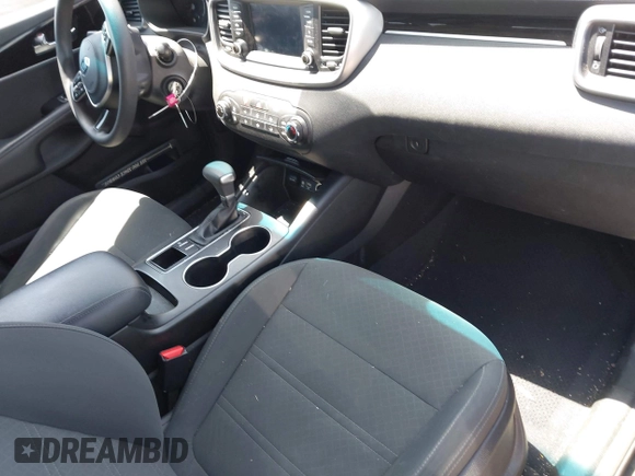 2020 Kia Sorento S z VIN 5XYPG4A58LG669899, wystawiony jako IAAI lot #42006231 z przebiegiem 58 268 mil mil oraz . Historia ofert i sprzedaży dostępna na DreamBid. Obrazek 5.