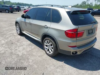 2011 BMW X5 35i z VIN 5UXZV4C57BL414643, wystawiony jako IAAI lot #42345726 z przebiegiem 123 819 mil mil oraz . Historia ofert i sprzedaży dostępna na DreamBid. Obrazek 3.