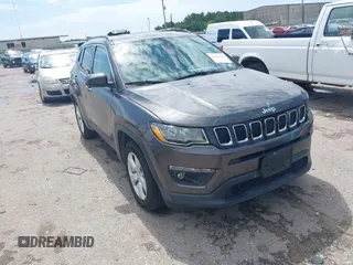 2018 Jeep Compass Latitude z VIN 3C4NJCBB0JT272443, wystawiony jako IAAI lot #42413467 z przebiegiem 55 447 mil mil oraz . Historia ofert i sprzedaży dostępna na DreamBid. Obrazek 1.