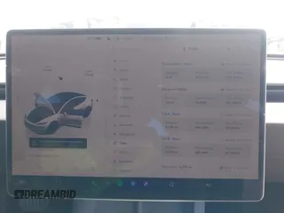 2025 Tesla Model 3 Long Range z VIN 5YJ3E1EAXSF885110, wystawiony jako IAAI lot #42400734 z przebiegiem 4 276 mil mil oraz . Historia ofert i sprzedaży dostępna na DreamBid. Obrazek 7.