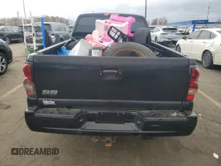2005 Chevrolet Silverado SS z VIN 2GCEK19N751150820, wystawiony jako Copart lot #77775794 z przebiegiem Nie podano mil oraz Tytuł czysty. Historia ofert i sprzedaży dostępna na DreamBid. Obrazek 6.