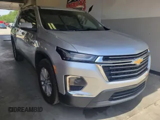 2022 Chevrolet Traverse LT Cloth z VIN 1GNERGKW7NJ151500, wystawiony jako IAAI lot #42432141 z przebiegiem 80 959 mil mil oraz . Historia ofert i sprzedaży dostępna na DreamBid. Obrazek 1.