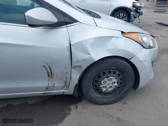 2016 Hyundai Elantra GT with VIN KMHD35LH5GU316015, listed as a IAAI auction lot 41823547 with 61,198 mi miles. Bid and sale history available at carsss.com. Image 6.