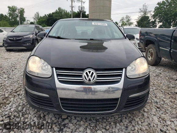 2010 Volkswagen Jetta SE with VIN 3VWRZ7AJ2AM118463, listed as a Copart auction lot 61217035 with 159,847 mi miles and Clean title. Bid and sale history available at DreamBid. Image 5.