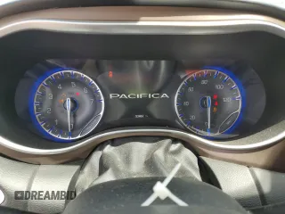 2018 Chrysler Pacifica Touring L Plus z VIN 2C4RC1EG9JR106271, wystawiony jako Copart lot #52977135 z przebiegiem 53 484 mil mil oraz Szkody całkowita. Historia ofert i sprzedaży dostępna na DreamBid. Obrazek 9.