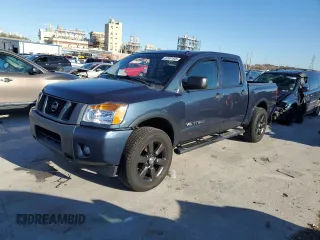 2015 Nissan Titan SV z VIN 1N6BA0EDXFN514612, wystawiony jako Copart lot #42581445 z przebiegiem 170 761 mil mil oraz Szkoda całkowita • Salvage title. Historia ofert i sprzedaży dostępna na DreamBid. Obrazek 1.