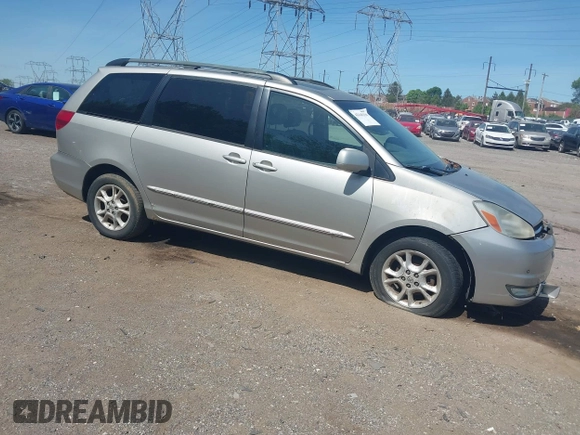 2004 Toyota Sienna XLE with VIN 5TDBA22C64S025481, listed as a IAAI auction lot 42140330 with 167,124 mi miles. Bid and sale history available at carsss.com. Image 1.