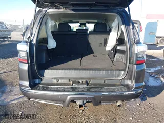 2017 Toyota 4Runner SR5 with VIN JTEBU5JRXH5431401, listed as a IAAI auction lot 41231941 with 133,324 mi miles. Bid and sale history available at carsss.com. Image 17.