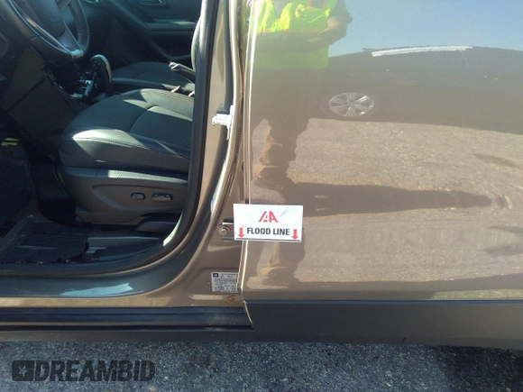 2022 Chevrolet Trax LT with VIN KL7CJPSM3NB542396, listed as a IAAI auction lot 41925530 with 7,014 mi miles and . Bid and sale history available at DreamBid. Image 6.