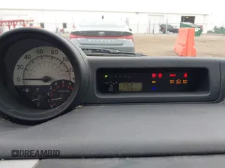 2005 Scion xB z VIN JTLKT324154024331, wystawiony jako IAAI lot #42045127 z przebiegiem 170 111 mil mil oraz . Historia ofert i sprzedaży dostępna na DreamBid. Obrazek 7.
