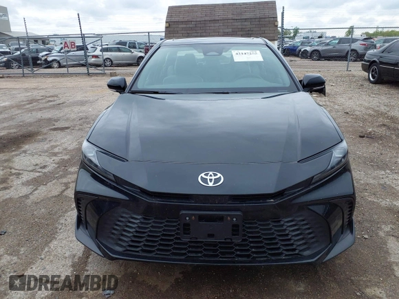 2025 Toyota Camry LE z VIN 4T1DAACK0SU057646, wystawiony jako IAAI lot #42147253 z przebiegiem 6 675 mil mil oraz . Historia ofert i sprzedaży dostępna na DreamBid. Obrazek 13.