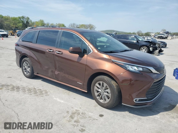 2021 Toyota Sienna XLE with VIN 5TDYRKEC1MS045992, listed as a Copart auction lot 52883385 with 47,847 mi miles and Clean Title. Bid and sale history available at DreamBid. Image 4.