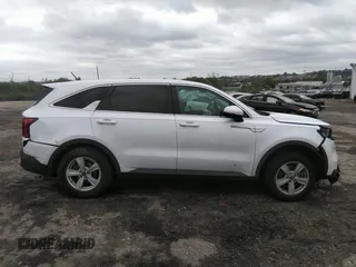 2021 Kia Sorento LX with VIN 5XYRG4LCXMG017520, listed as a IAAI auction lot 39440093 with 111,311 mi miles. Bid and sale history available at carsss.com. Image 14.