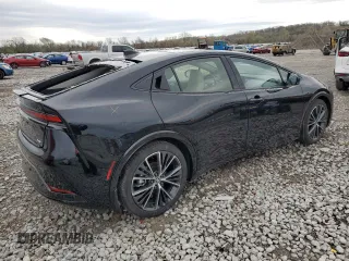 2024 Toyota Prius LE z VIN JTDACAAU3R3038322, wystawiony jako Copart lot #51369275 z przebiegiem 5 292 mil mil oraz Szkoda całkowita • Salvage title. Historia ofert i sprzedaży dostępna na DreamBid. Obrazek 3.
