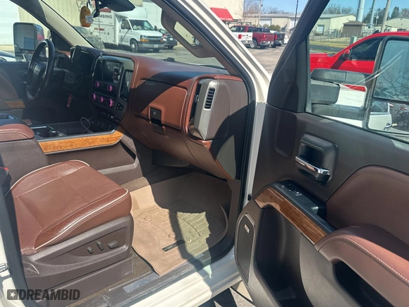 2015 Chevrolet Silverado 1500 High Country with VIN 3GCUKTEC4FG142789, listed as a Copart auction lot 51507825 with 218,796 mi miles and Clean Title. Bid and sale history available at carsss.com. Image 5.