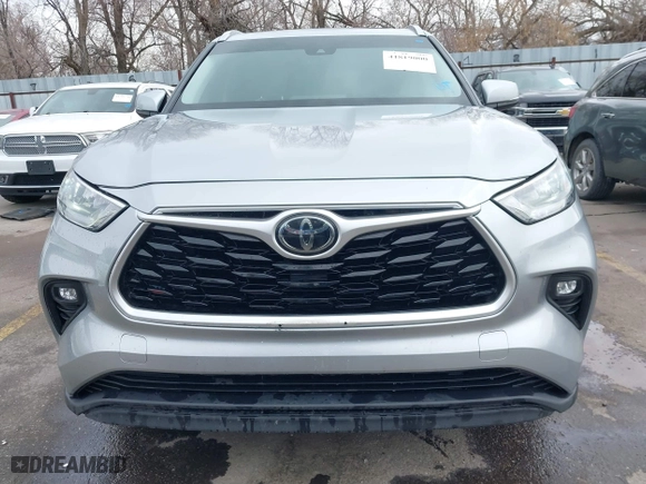 2020 Toyota Highlander XLE with VIN 5TDGZRBH1LS502142, listed as a IAAI auction lot 41819000 with 107,619 mi miles. Bid and sale history available at carsss.com. Image 13.