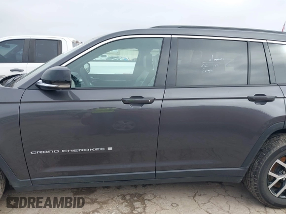 2024 Jeep Grand Cherokee Limited with VIN 1C4RJKBG0R8548766, listed as a IAAI auction lot 42496952 with 30,354 mi miles and . Bid and sale history available at DreamBid. Image 14.