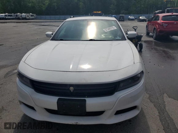 2015 Dodge Charger SXT z VIN 2C3CDXHG5FH824077, wystawiony jako Copart lot #57348715 z przebiegiem 181 421 mil mil oraz Czysty tytuł • Clean title. Historia ofert i sprzedaży dostępna na DreamBid. Obrazek 5.