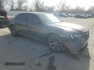 2016 Chrysler 300 S z VIN 2C3CCABG6GH167834, wystawiony jako Copart lot #48224735 z przebiegiem 93 777 mil mil oraz Szkoda całkowita • Salvage title. Historia ofert i sprzedaży dostępna na DreamBid. Obrazek 4.