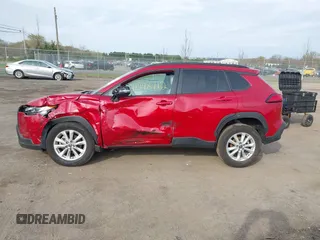 2024 Toyota Corolla Cross LE z VIN 7MUBAABG6RV083522, wystawiony jako IAAI lot #41998712 z przebiegiem 11 793 mil mil oraz . Historia ofert i sprzedaży dostępna na DreamBid. Obrazek 14.