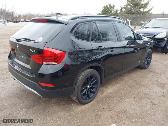 2015 BMW X1 xDrive28i with VIN WBAVL1C57FVY28856, listed as a IAAI auction lot 41695075 with 96,264 mi miles. Bid and sale history available at carsss.com. Image 4.