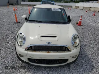 2008 MINI Hardtop S with VIN WMWMF73548TT86932, listed as a Copart auction lot 65881935 with 184,482 mi miles and Clean title. Bid and sale history available at DreamBid. Image 5.