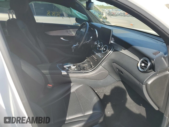 2019 Mercedes-Benz GLC with VIN WDC0J4KB9KF514555, listed as a Copart auction lot 61640822 with 31,888 mi miles. Bid and sale history available at carsss.com. Image 5.