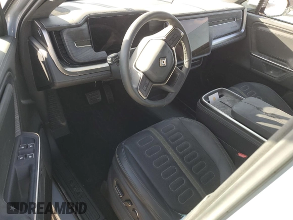 2025 Rivian R1S Adventure z VIN 7PDSGBBA5SN045424, wystawiony jako Copart lot #49675655 z przebiegiem Nie podano mil oraz Szkoda całkowita • Salvage title. Historia ofert i sprzedaży dostępna na DreamBid. Obrazek 8.