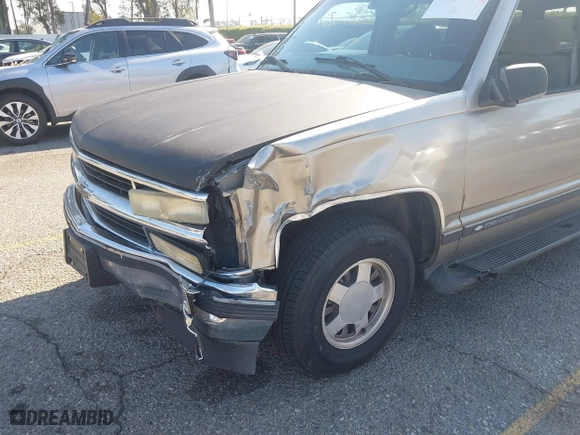 1999 Chevrolet Tahoe with VIN 1GNEC13R8XJ527499, listed as a IAAI auction lot 41880157 with 186,342 mi miles. Bid and sale history available at carsss.com. Image 6.