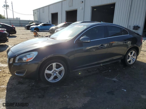 2013 Volvo S60 T5 with VIN YV1612FH3D2177811, listed as a Copart auction lot 53438715 with 146,829 mi miles and Salvage Title. Bid and sale history available at carsss.com. Image 1.