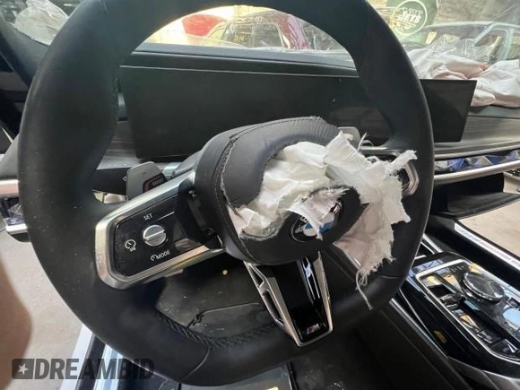 2023 BMW 7 Series 760i xDrive с VIN WBA33EJ02PCN27706, выставлен на аукционе Copart как лот 44884564 с пробегом Не указан миль и . История ставок и продаж доступна на DreamBid. Изображение 8.