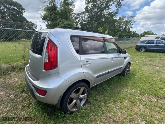 2013 Kia Soul + with VIN KNDJT2A63D7546122, listed as a Copart auction lot 52932655 with 96,489 mi miles and Clean Title. Bid and sale history available at carsss.com. Image 4.